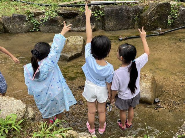 長南学童保育所の子どもたちが楽しく遊ぶ様子